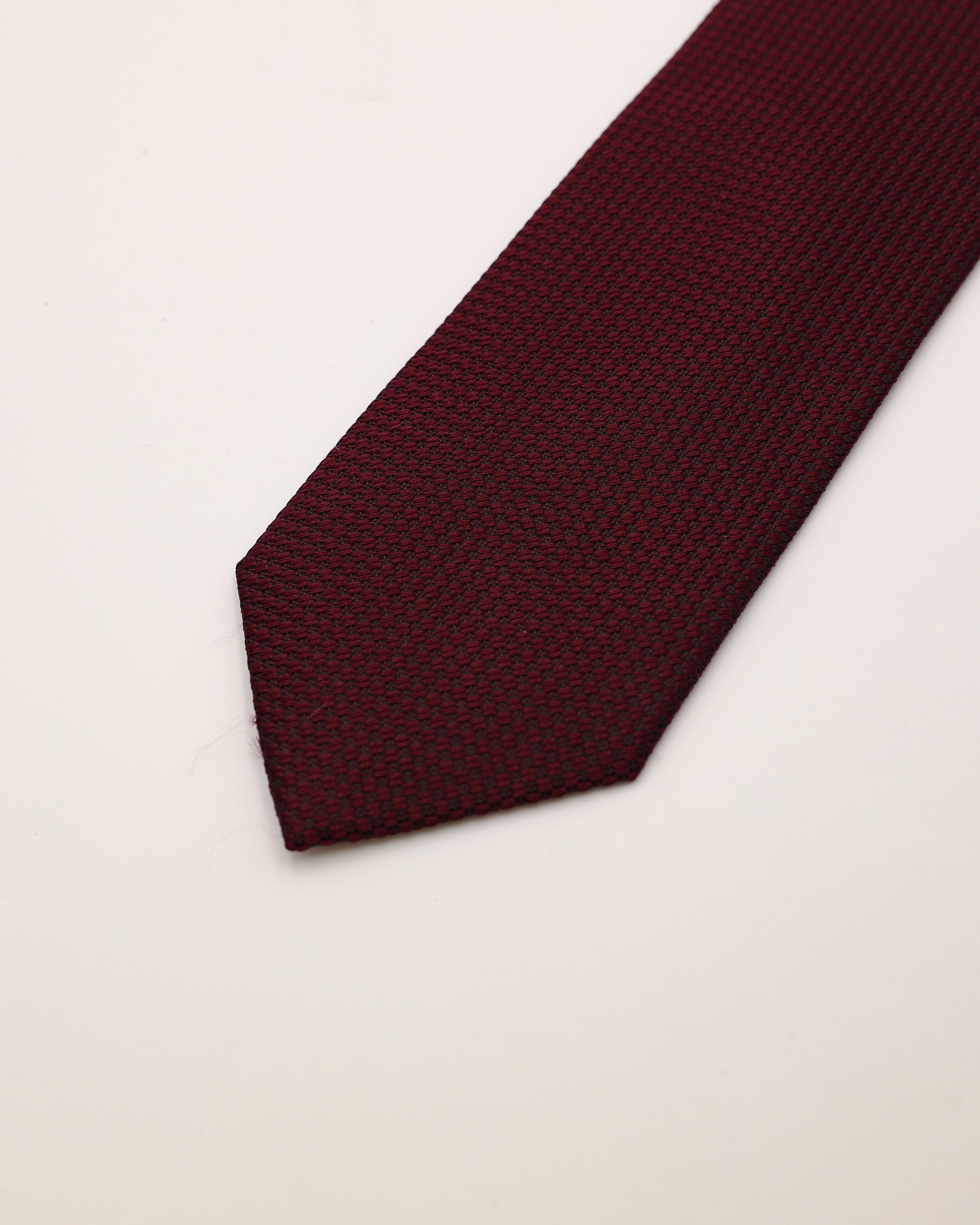 Krawatte in bordeaux von vorne