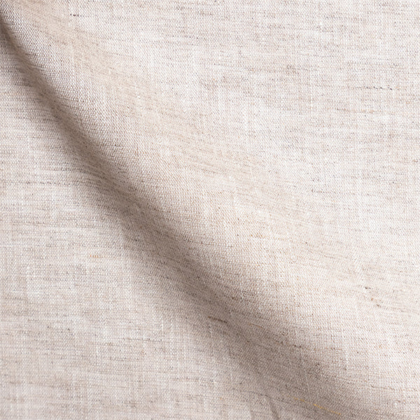 Detailaufnahme naturweißer Leinenstoff, natürliche Leinenstruktur mit charakteristischer Textur, Premium-Qualität für Leinen Maßhemd Herren
