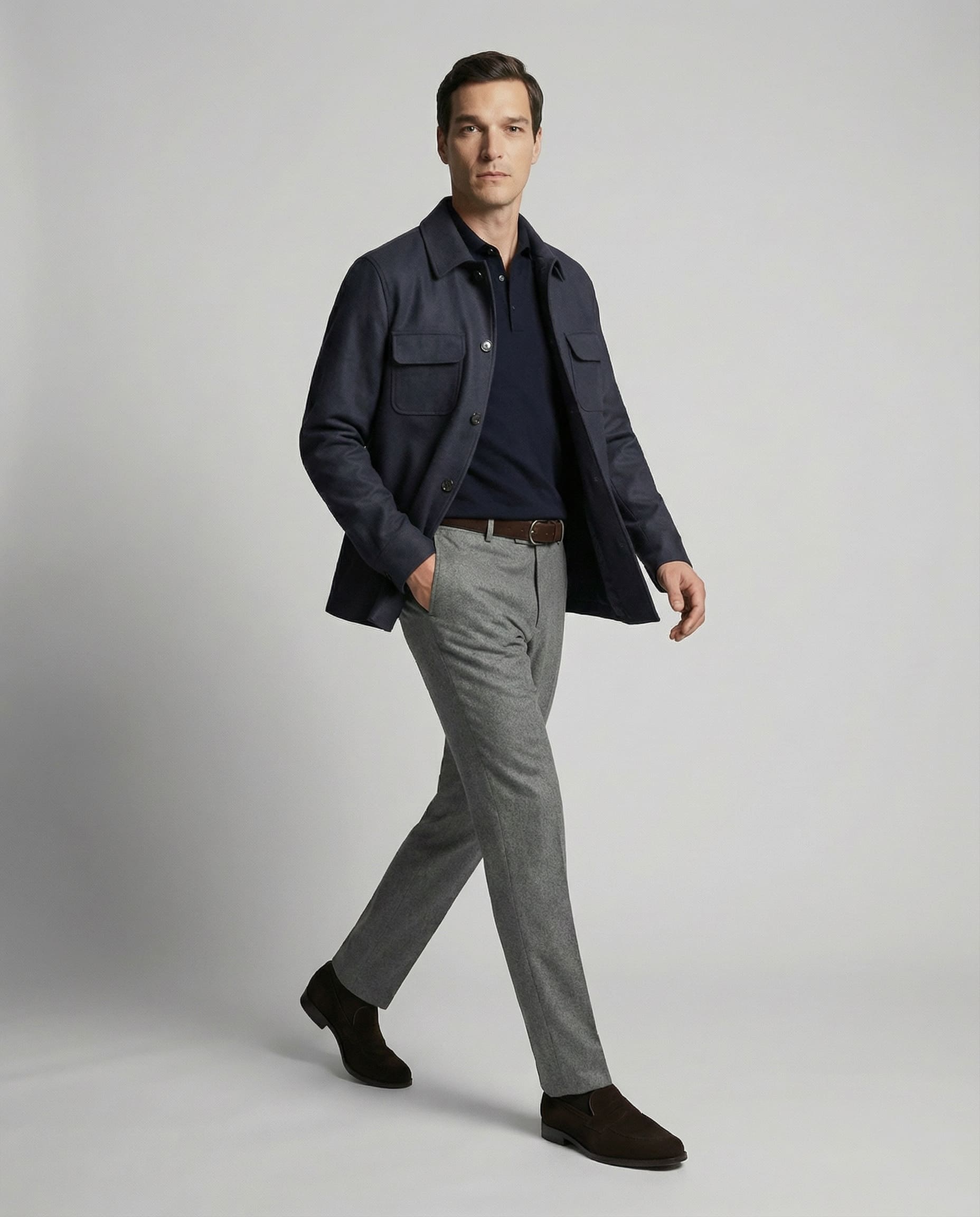 Shacket navy getragen gehend