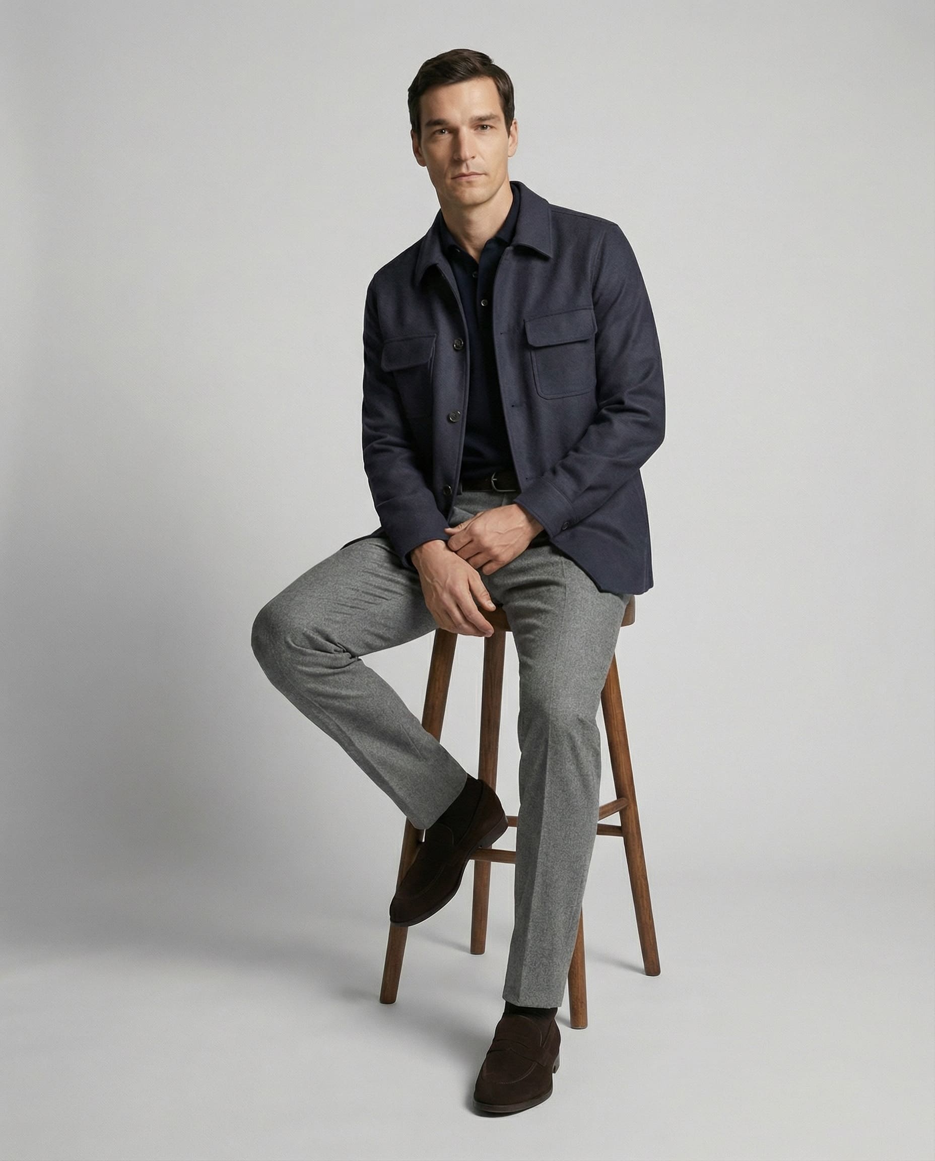 Shacket navy getragen sitzend