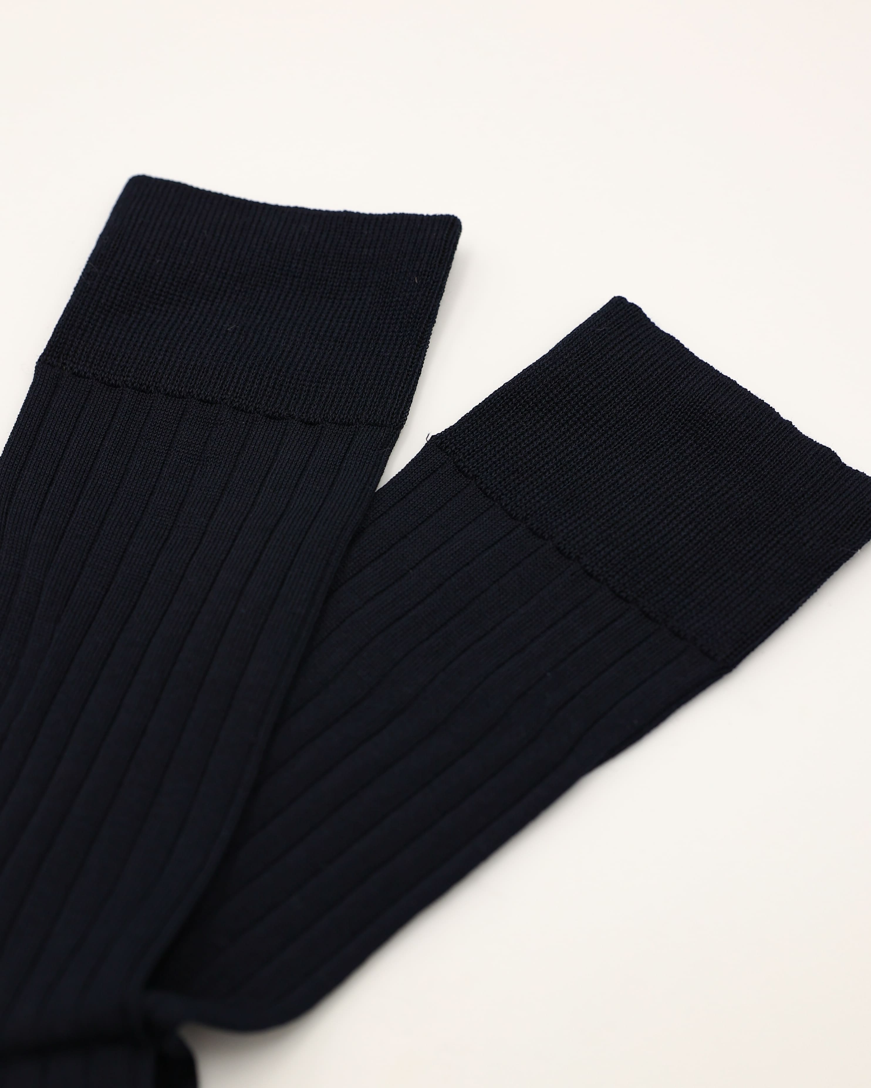 Socken in navy gerippt Nachaufnahme