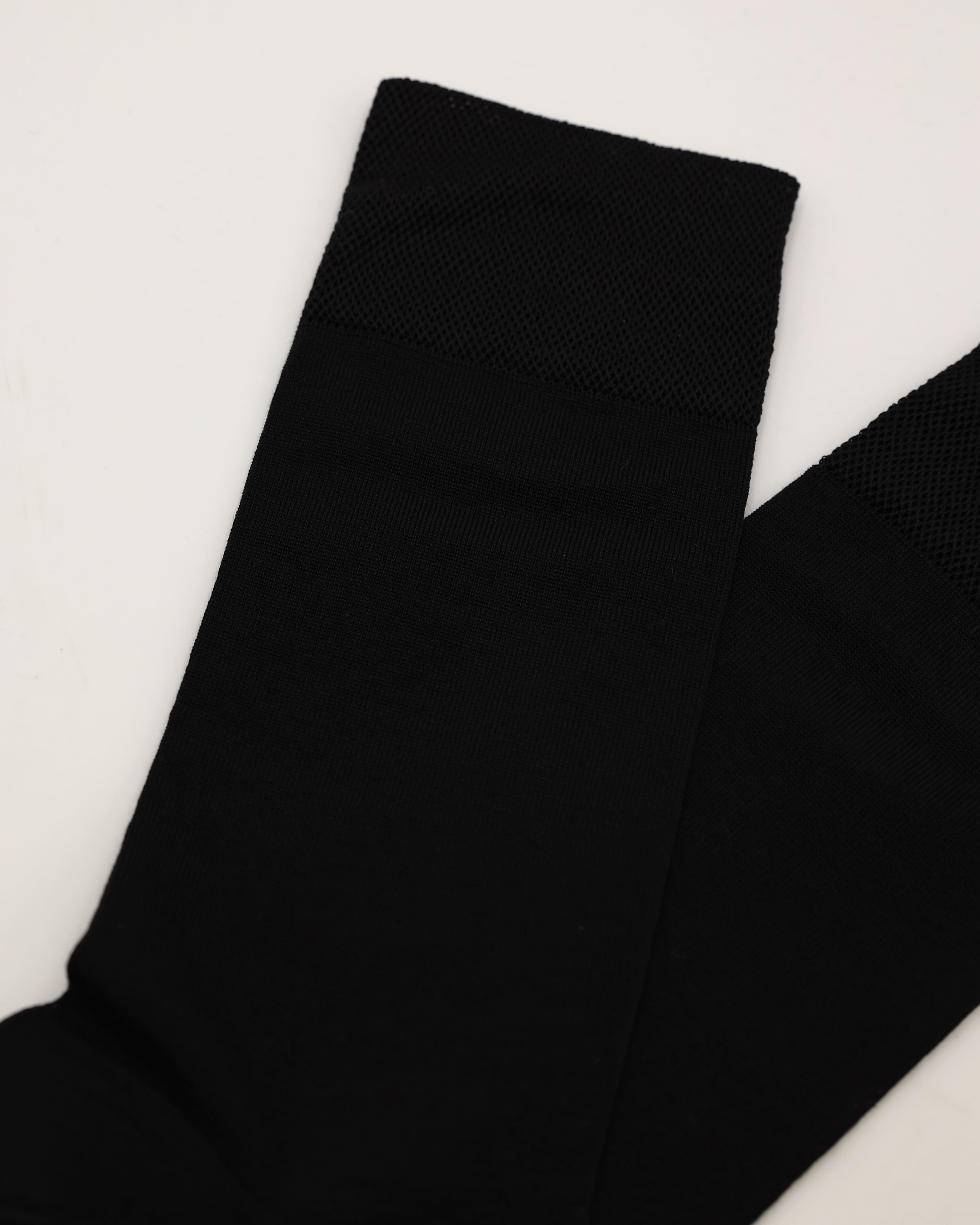 Socken in schwarz glatt Nahaufnahme