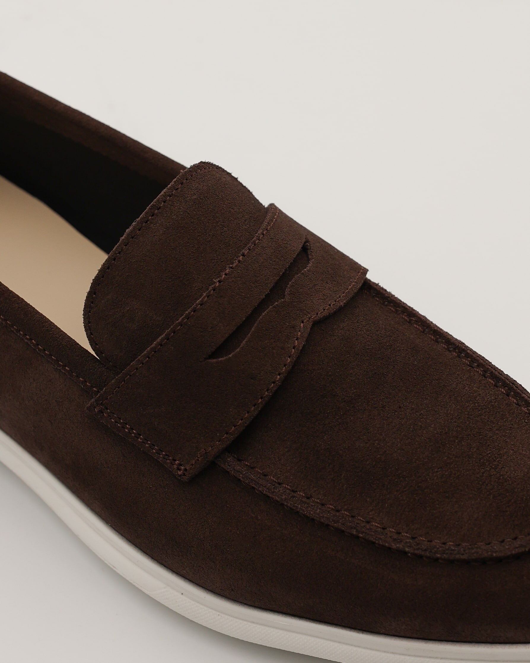 Yacht Loafer dunkelbraun close up Maske