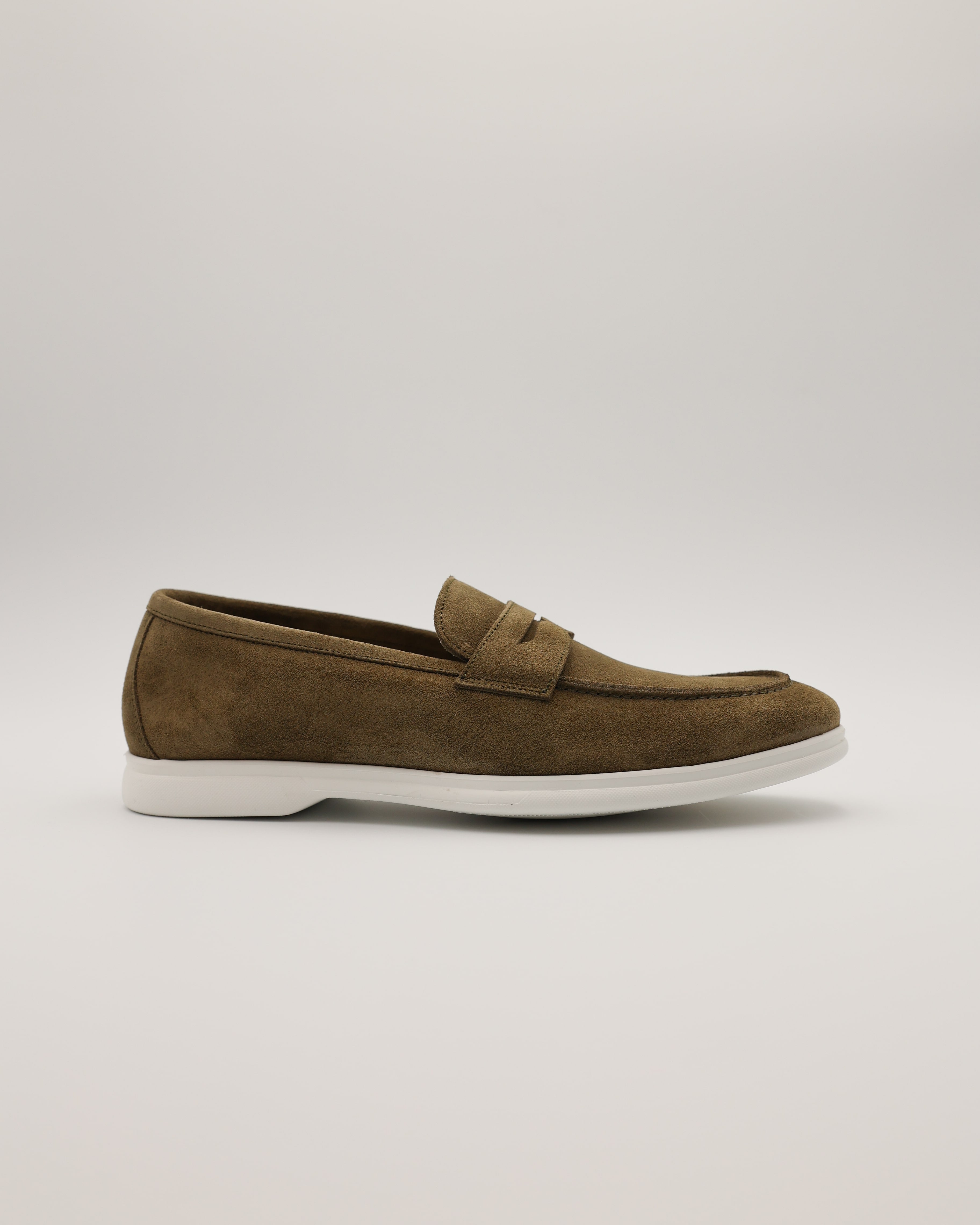 Yacht Loafer khaki von der Seite