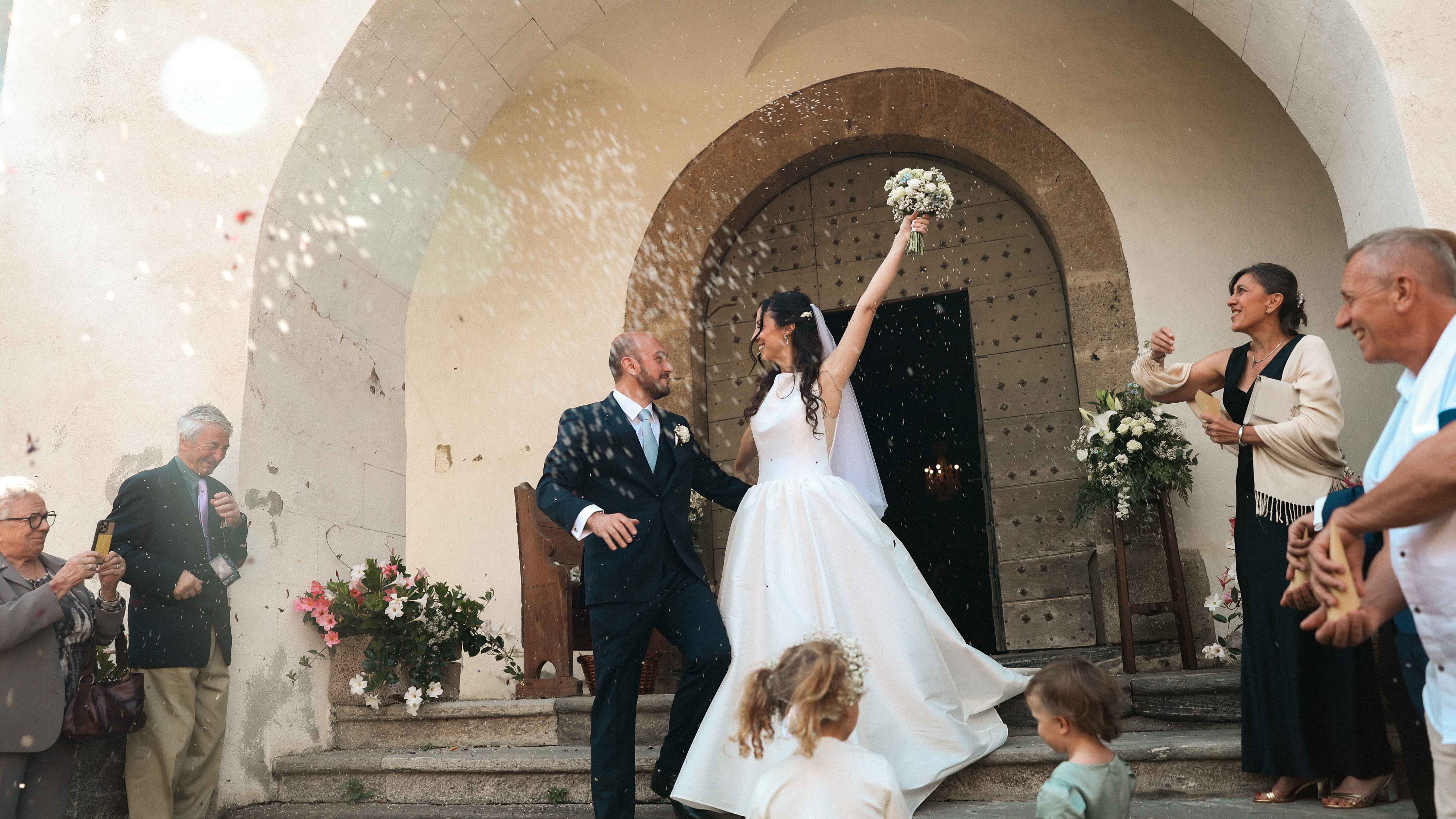 Der perfekte Hochzeitsanzug: moderne Farben, starke Looks und echte Emotionen