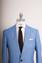 Anzug Azure Affair in hellblau von vorne