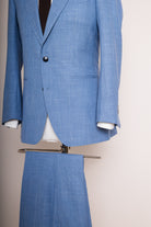 Anzug Azure Affair in hellblau Hose