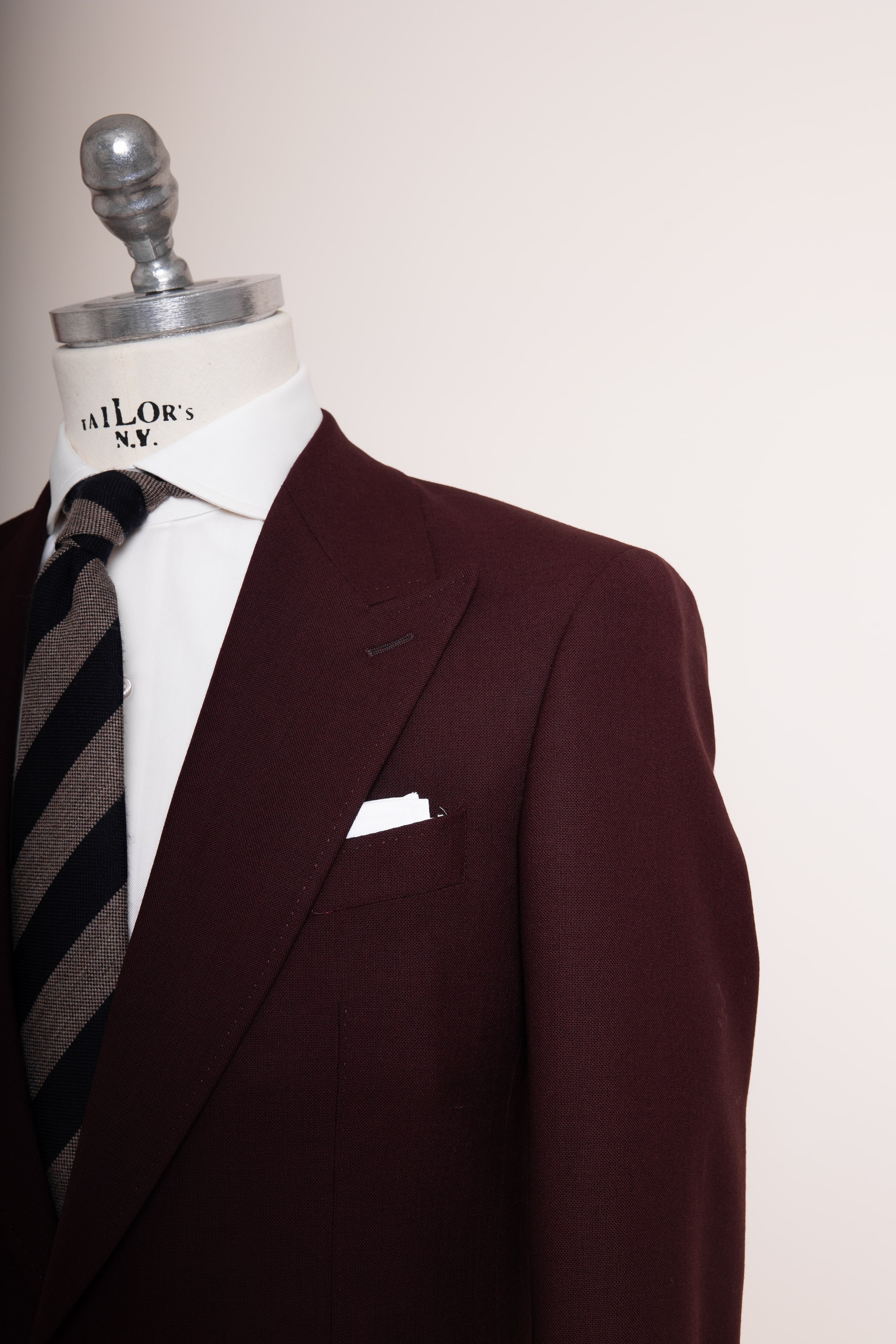 Anzug Oxblood Icon bordeaux schräg