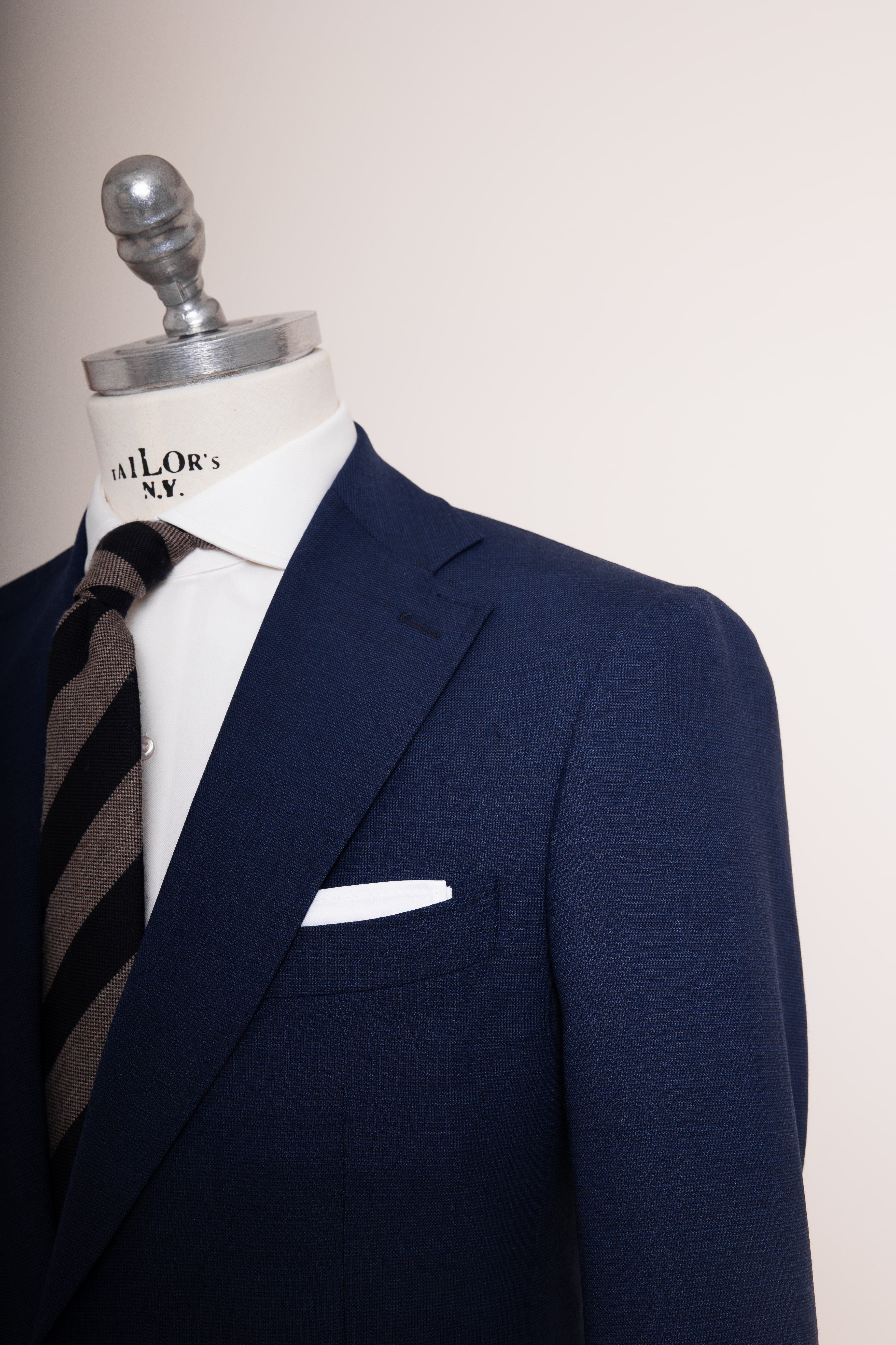 Anzug Riviera Blue mittelblau schräg