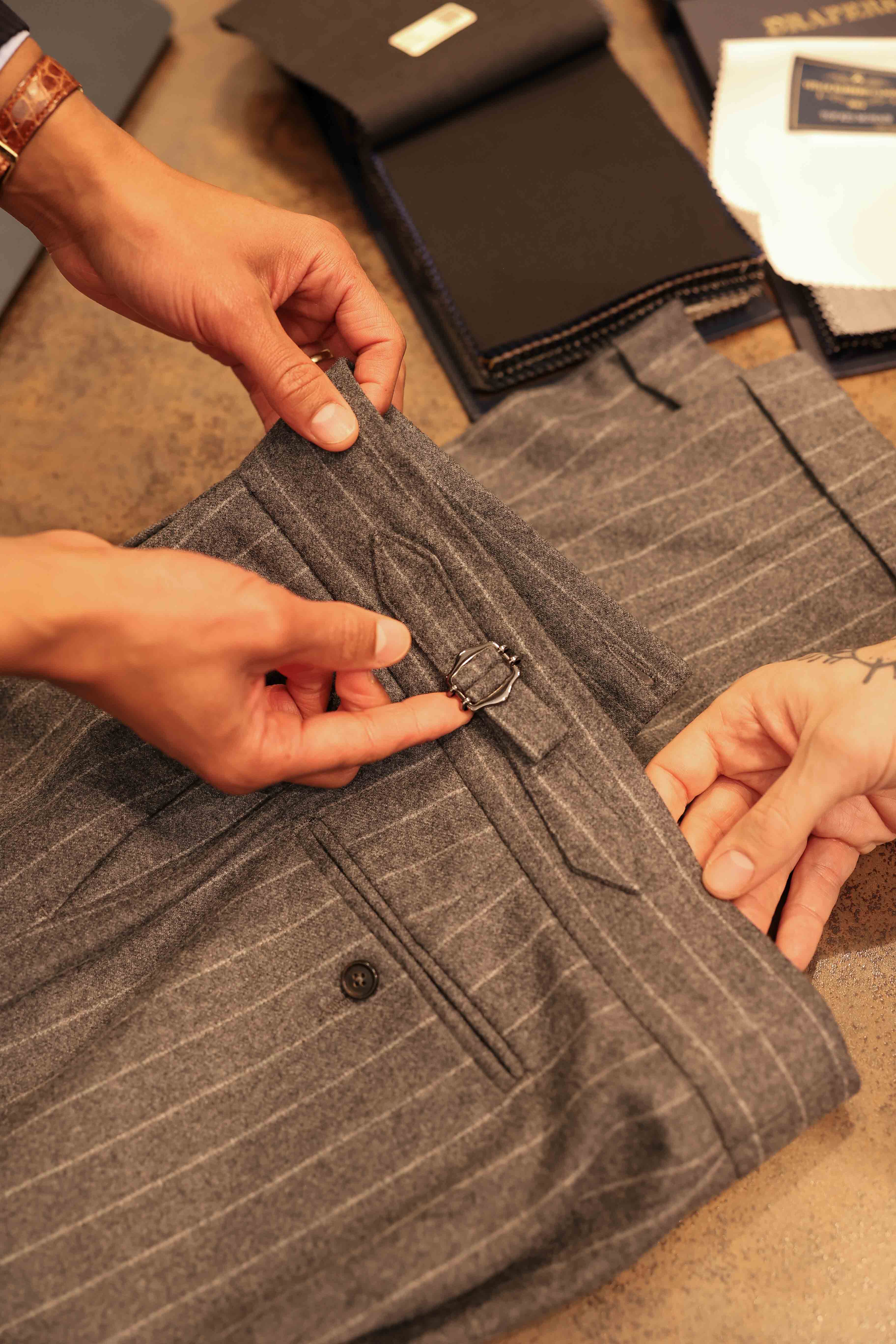 Auswahl der Designoptionen einer Masshose von Rooks & Rocks