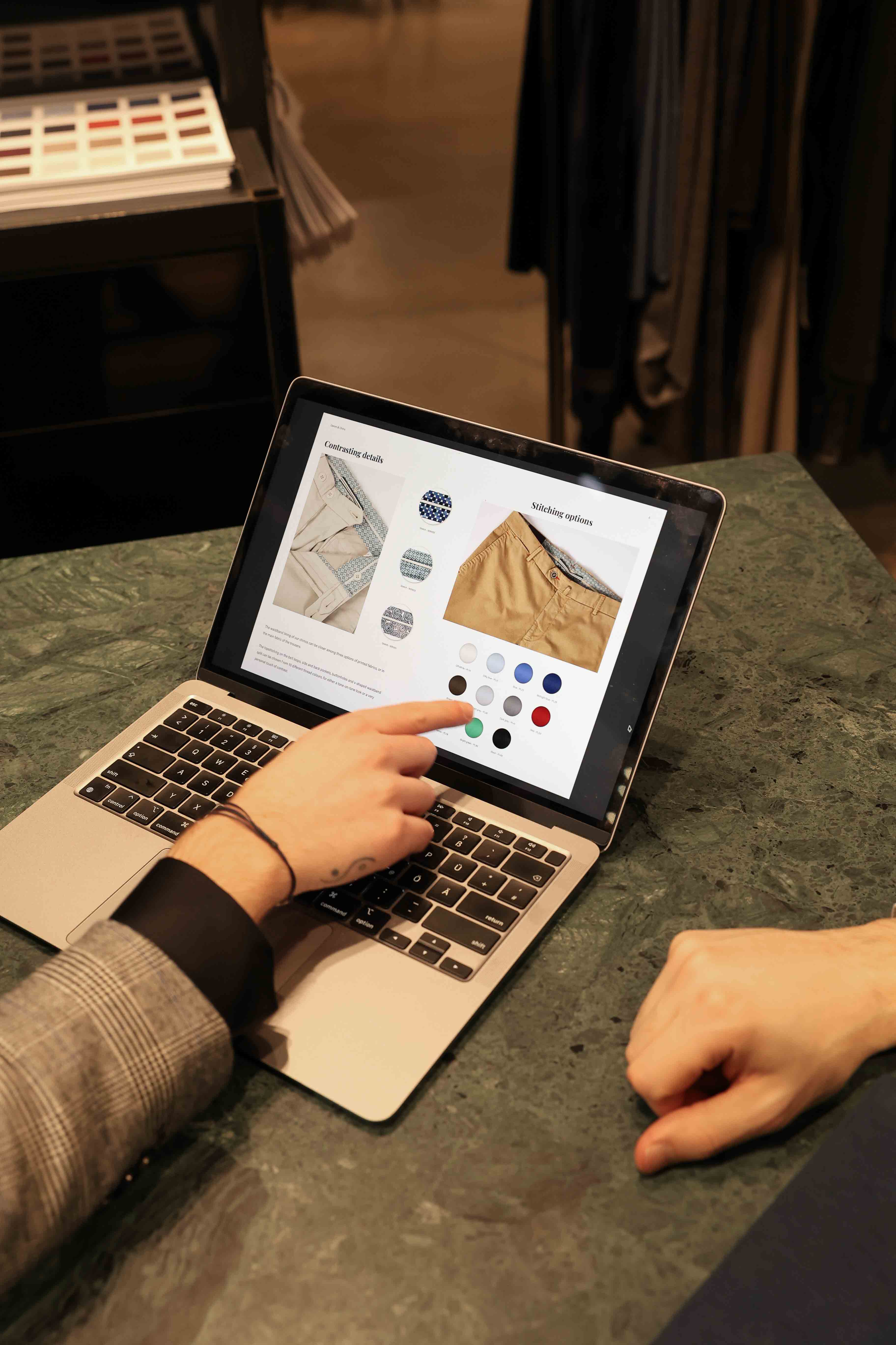 Die farblichen Individualisierungen werden dem Kunden gezeigt