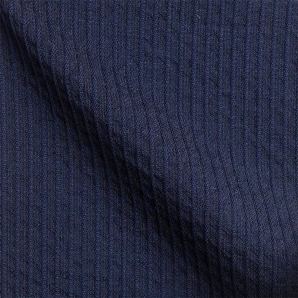 Nahaufnahme Stoffprobe vom blauen Seersucker Anzug