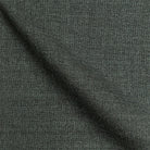 Nahaufnahme der Stoffprobe vom dunkelgrauen leicht strukturierten Stoff aus Schurwolle