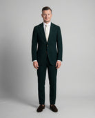 Mann im dunkelgrünem Seersucker Anzug von vorne abgebildet