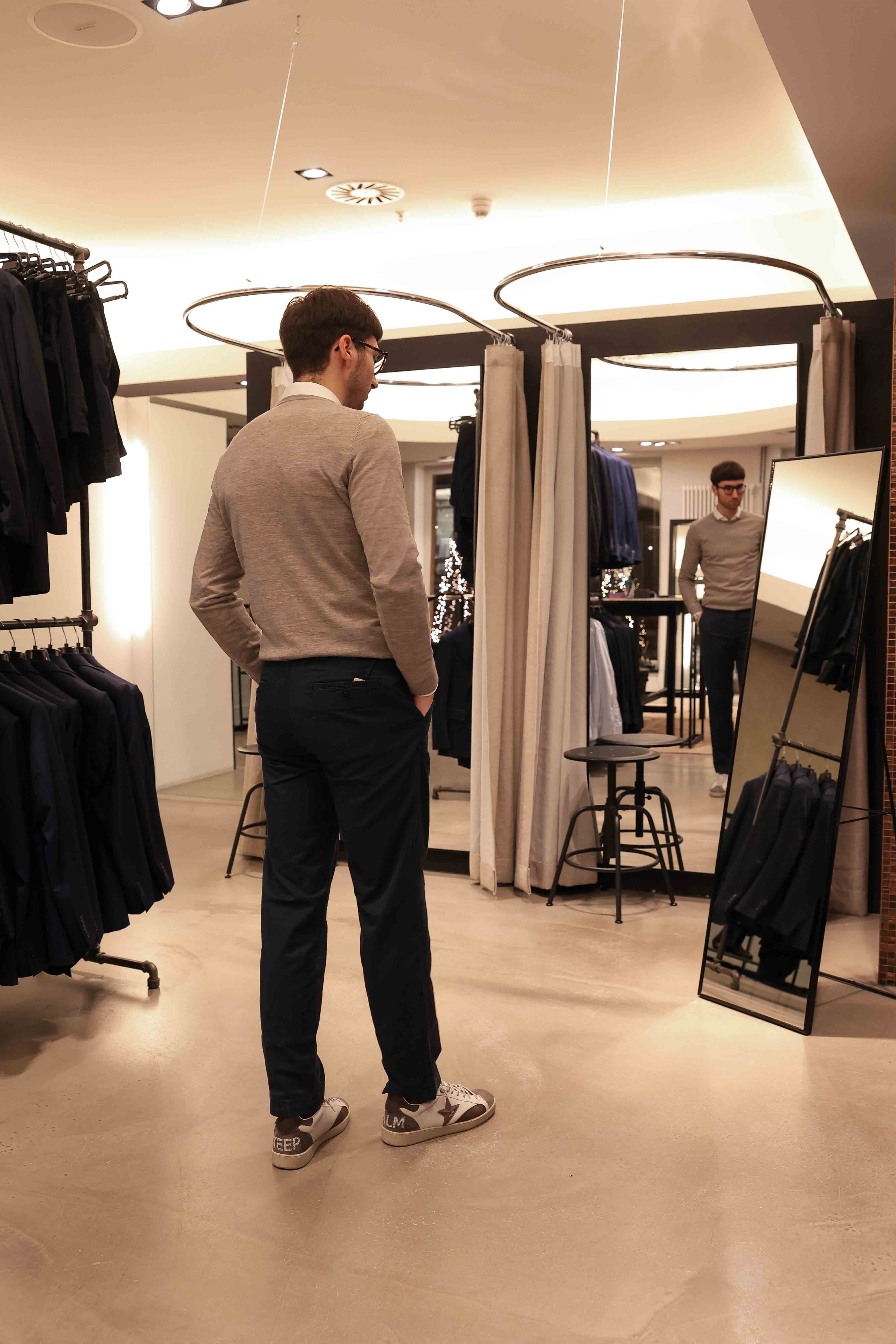 Anprobe der fertigen Chino von Rooks & Rocks