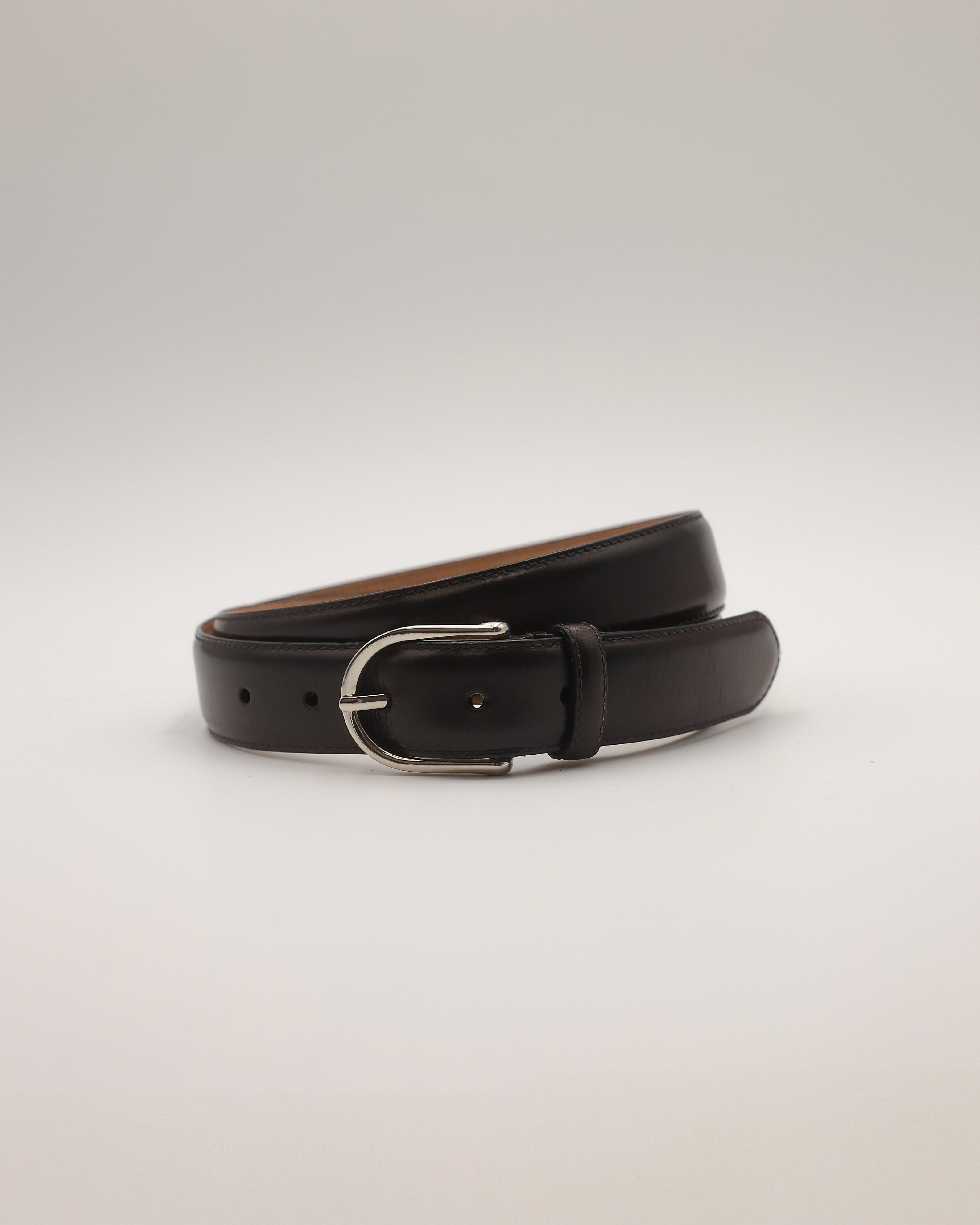 Ledergürtel dunkelbraun liegend