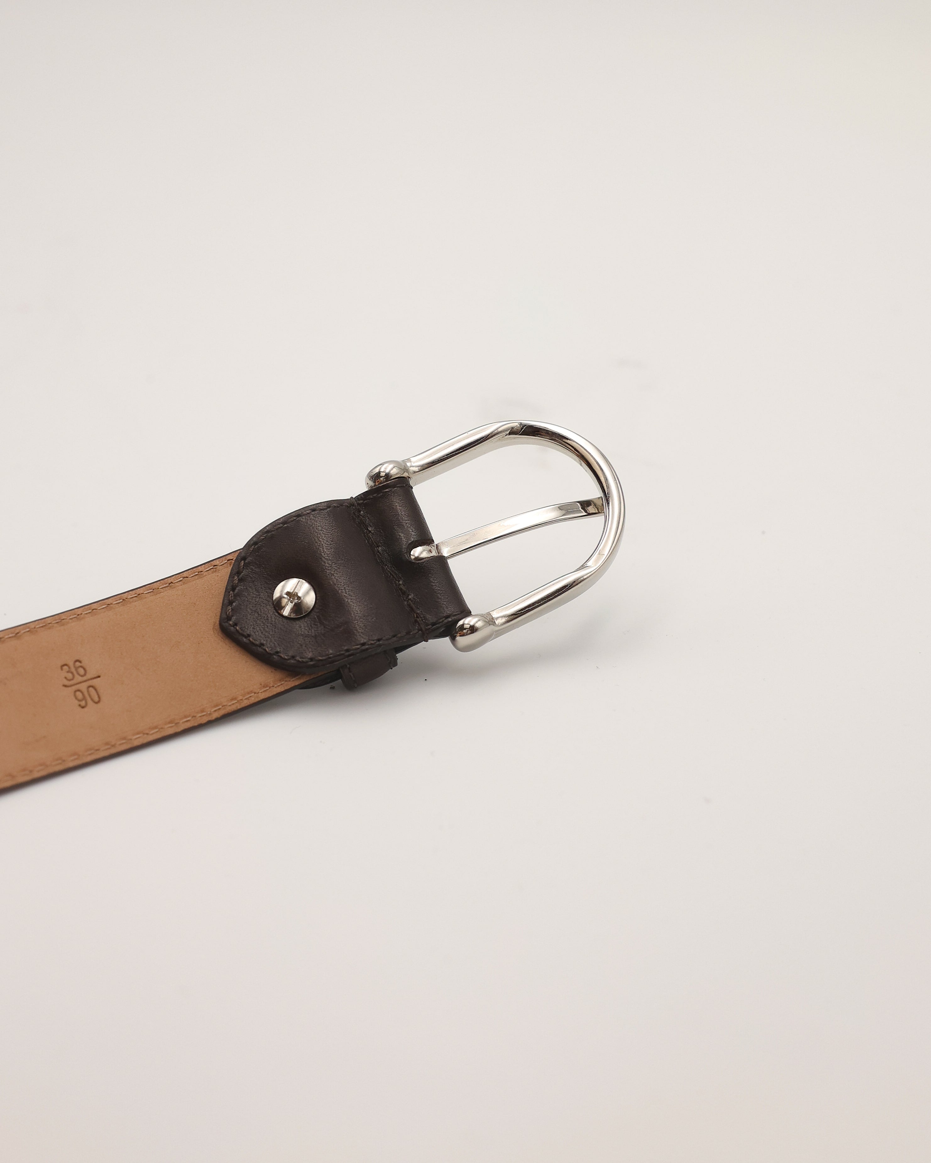 Ledergürtel dunkelbraun Schnalle von hinten