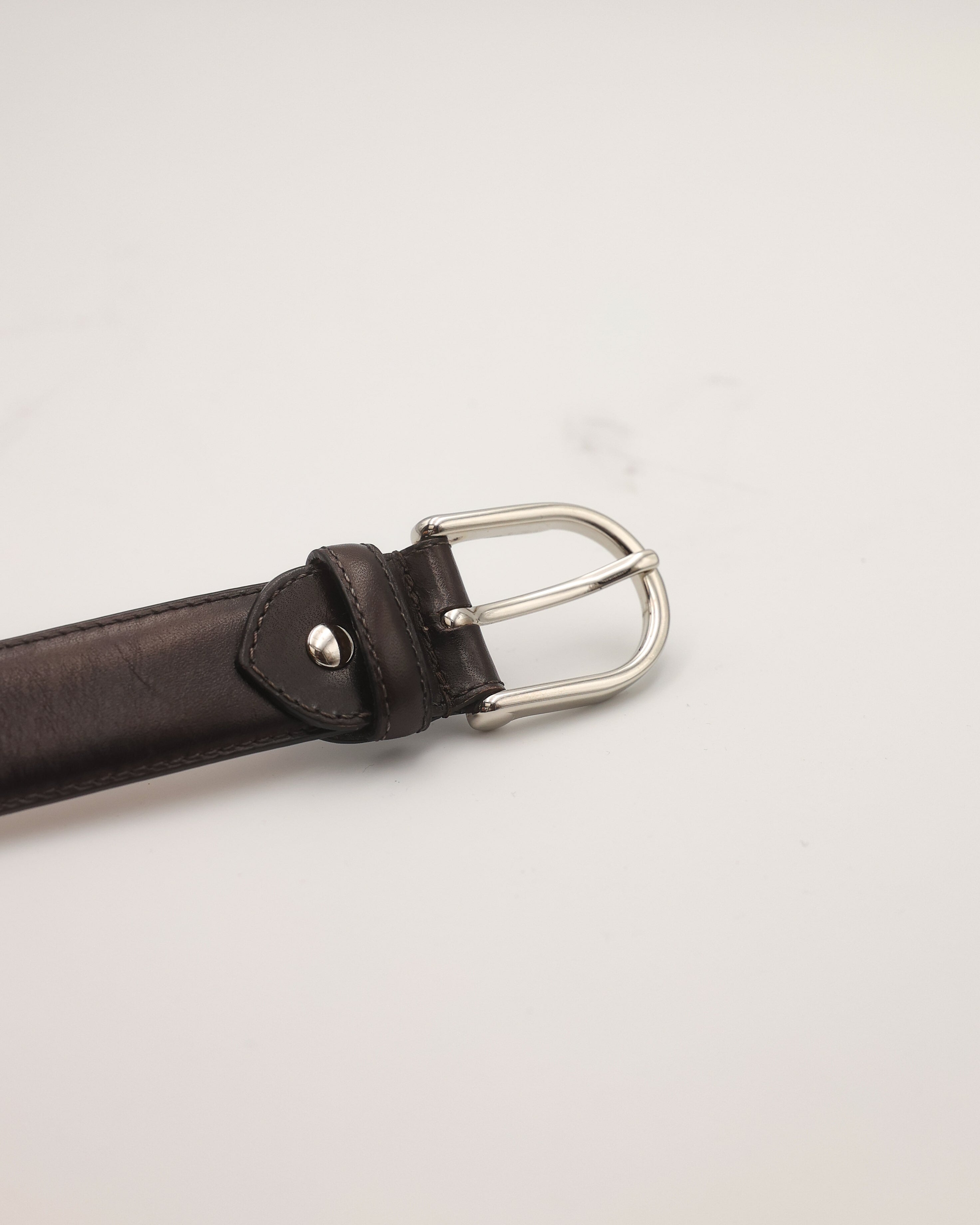 Ledergürtel dunkelbraun Schnalle von vorne