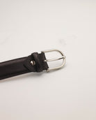 Ledergürtel in schwarzem Narbenleder Schnalle von vorne