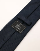 Krawatte in navy von hinten