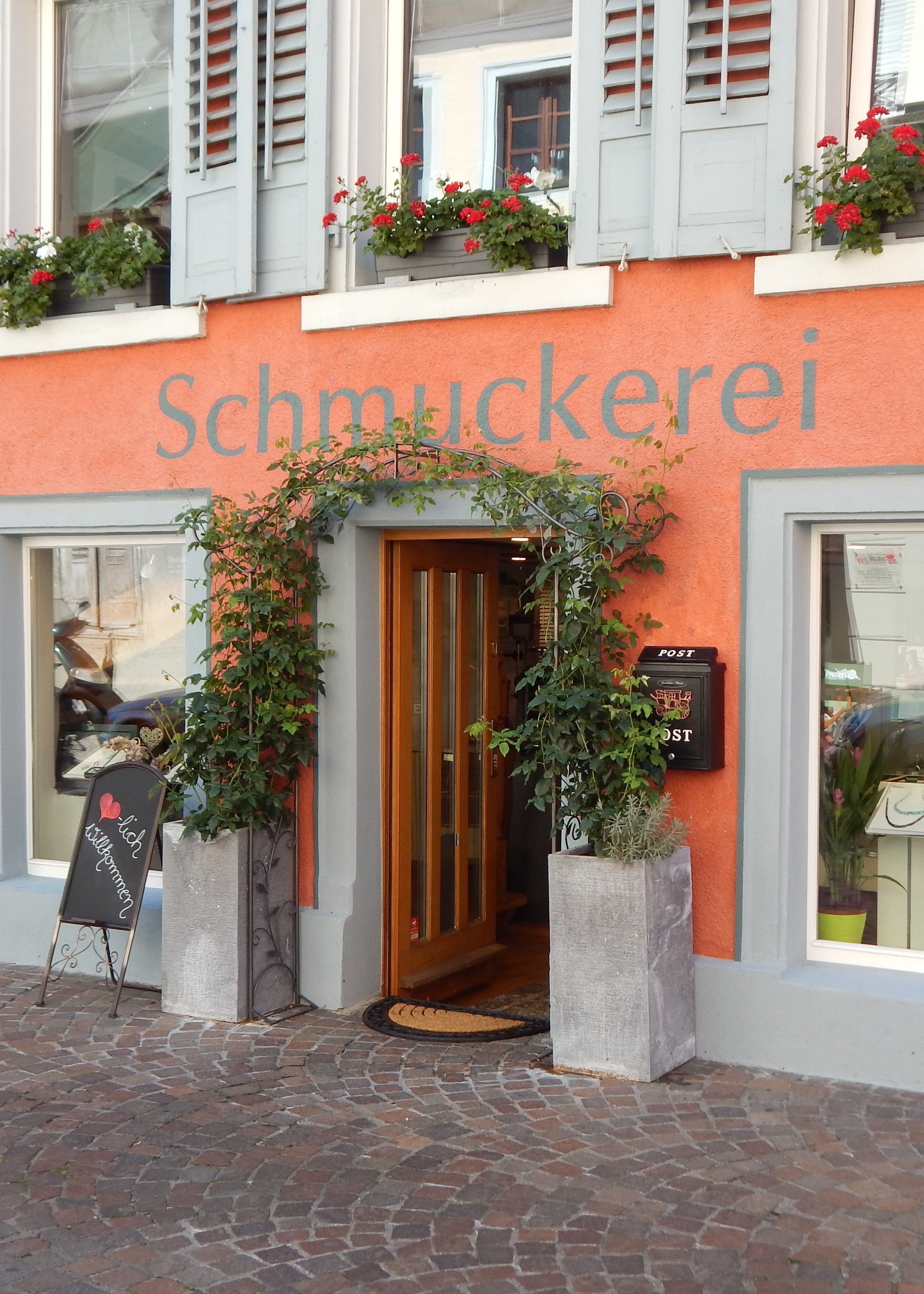 Ansicht der Ladenfront eines Juweliers