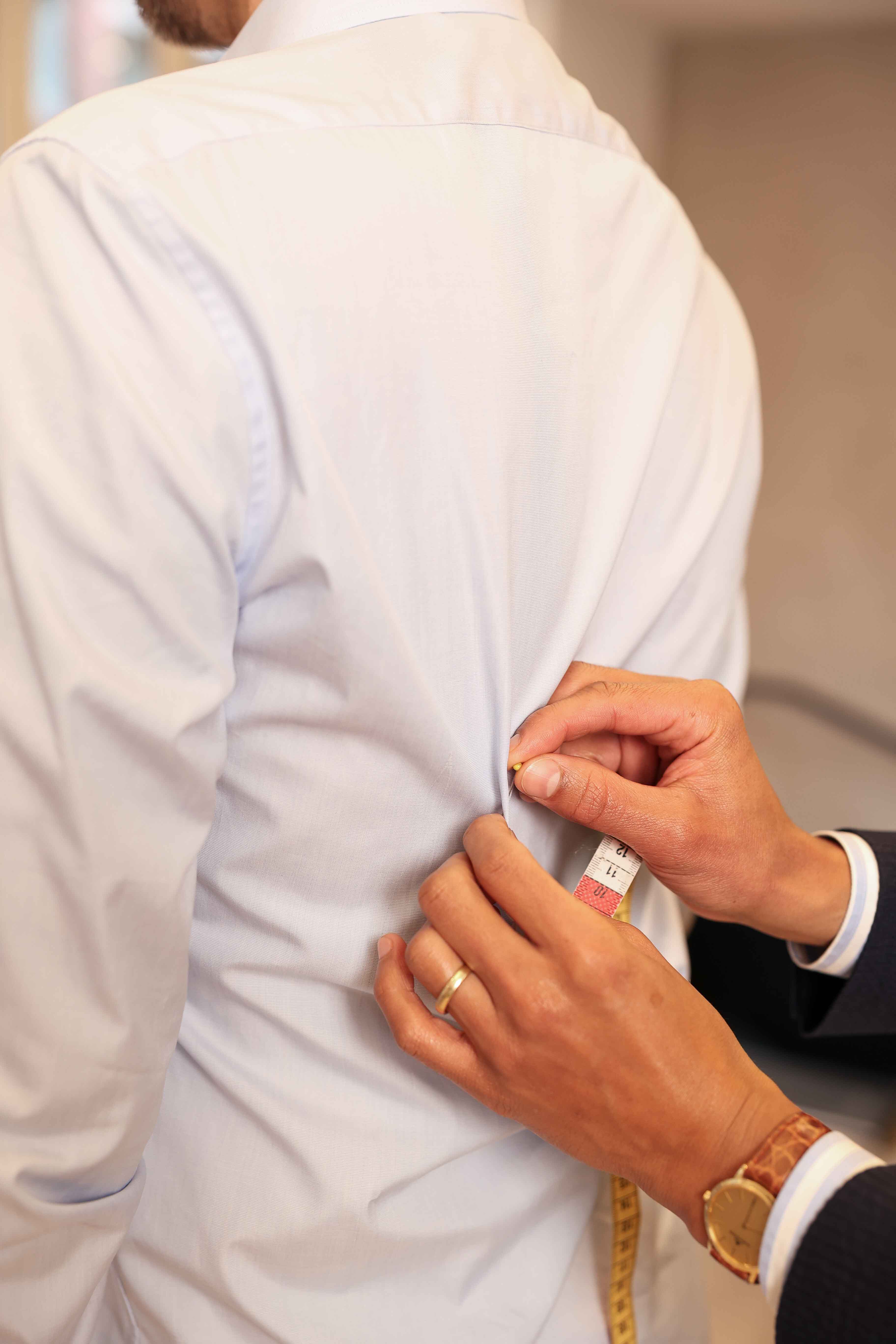 Maßnehmen für ein Maßhemd bei Rooks & Rocks