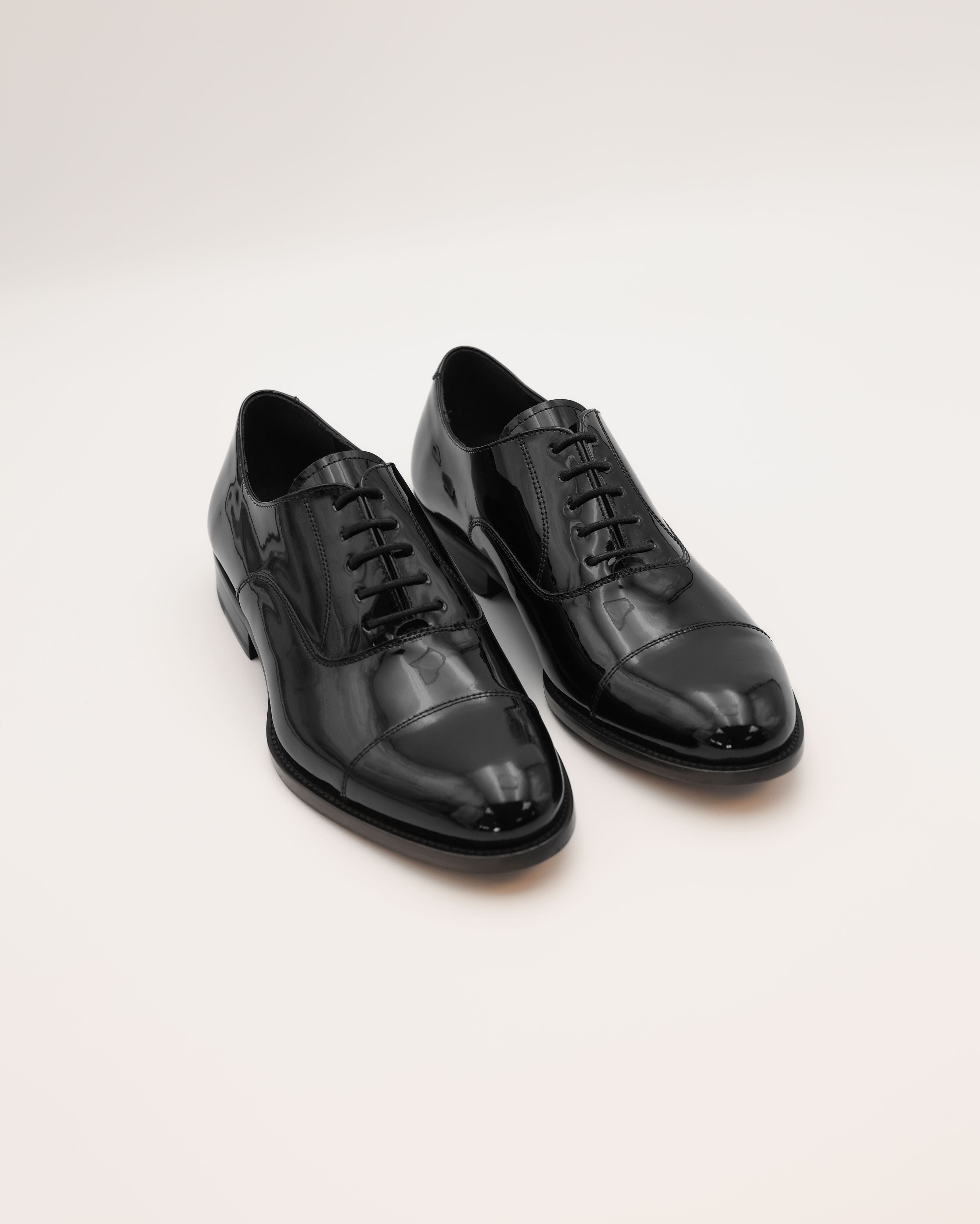 Lackschuhe Oxford Captoe aus Lackleder von vorne