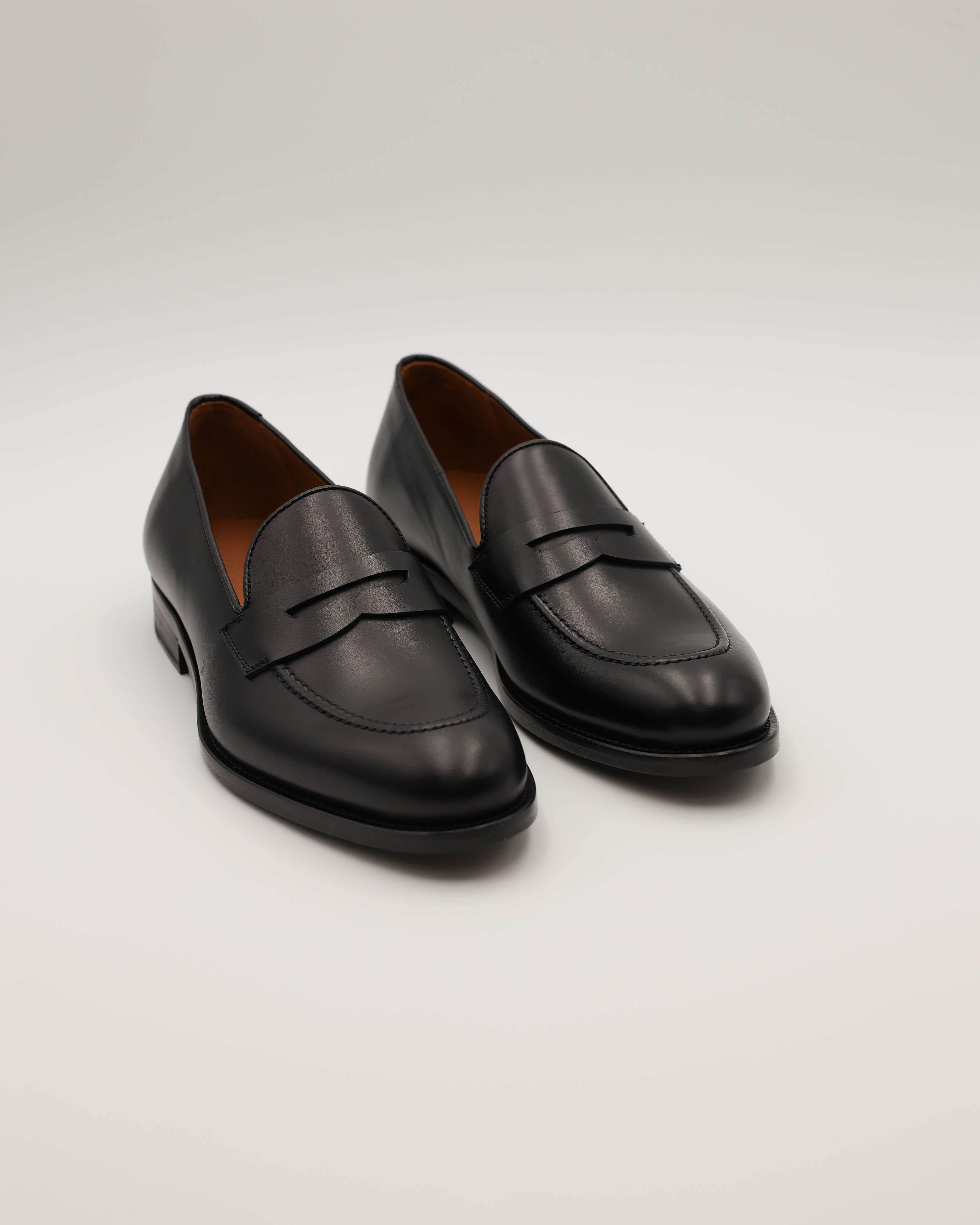 Penny Loafer Box Calf schwarz von vorne