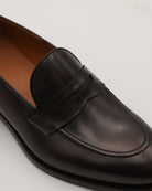 Penny Loafer dunkelbraun close up Maske