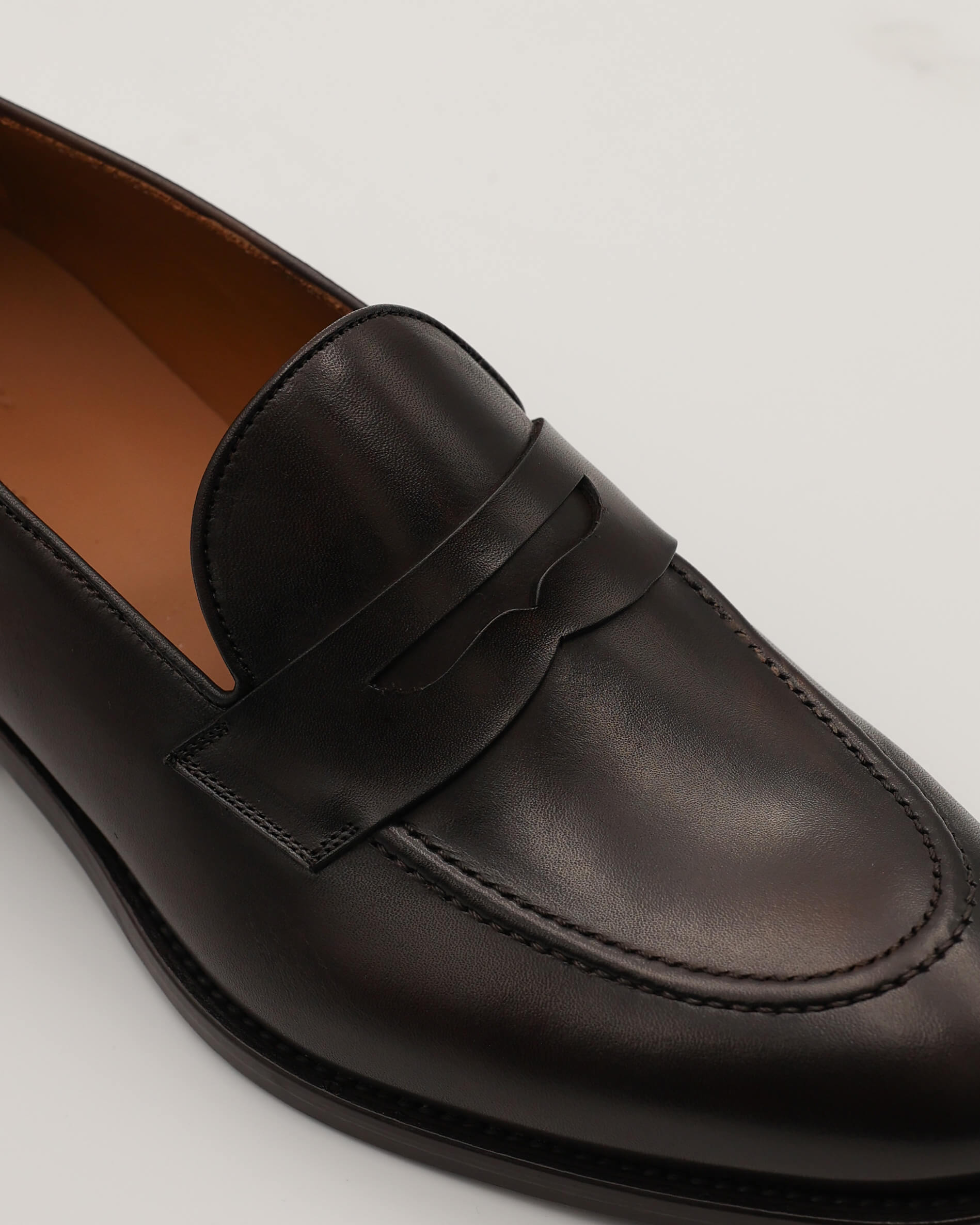 Penny Loafer dunkelbraun close up Maske