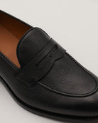 Penny Loafer Full Grain schwarz close up Maske