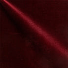 Nahaufnahme vom Samtstoff in bordeaux