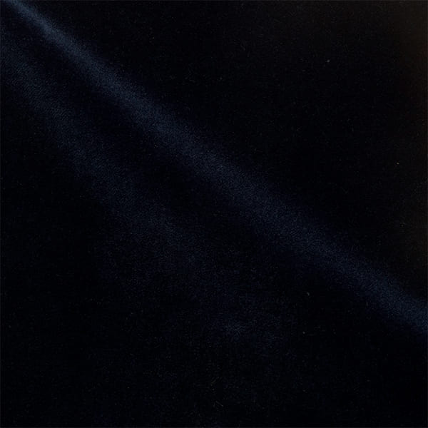 Nahaufnahme vom Samtstoff in dunkelblau