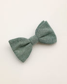 Schleife aus Leinen und Baumwolle in grün liegend