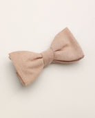 Schleife aus Leinen und Baumwolle in hellbraun liegend