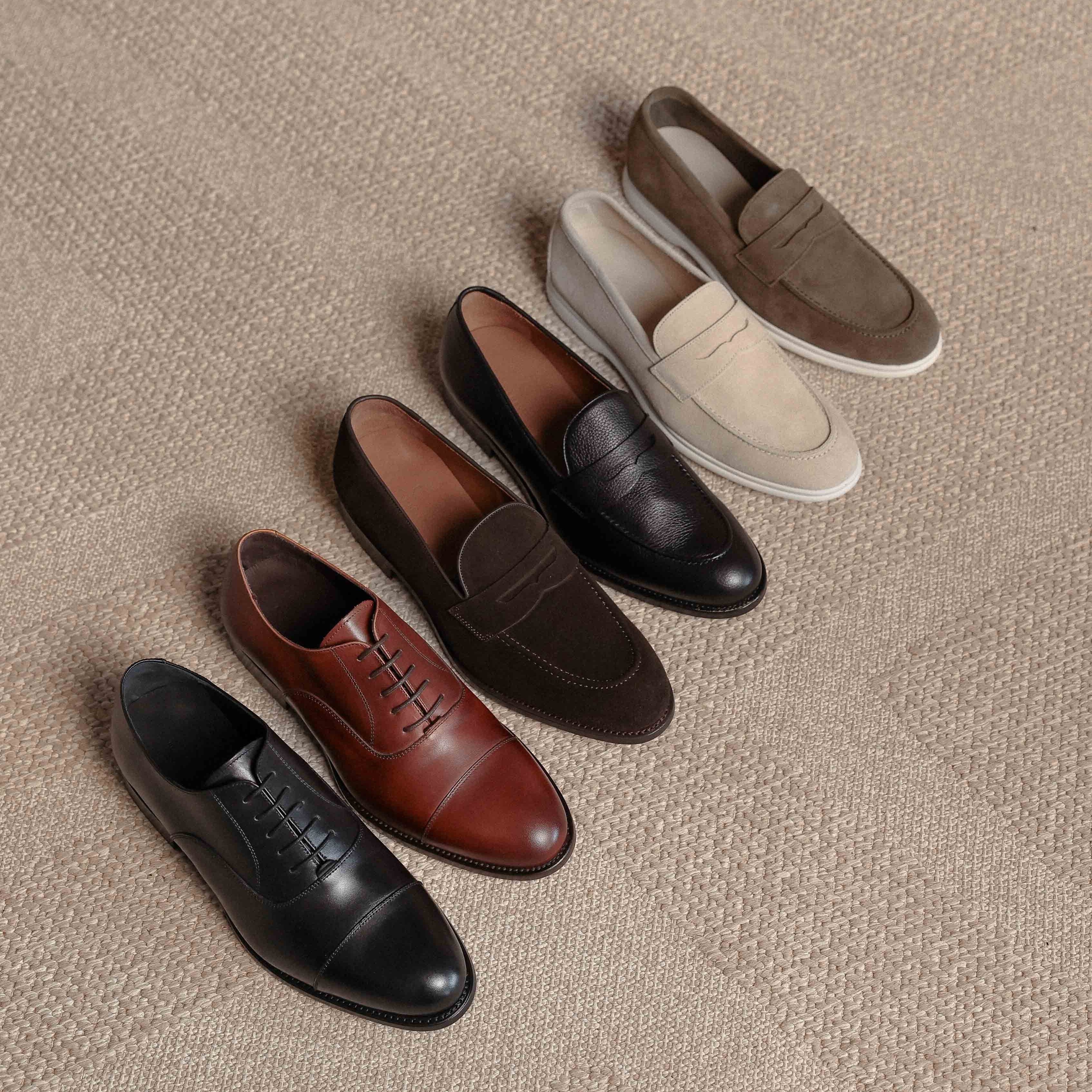 Ansicht von mehrer Schuhen von oben