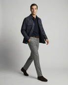 Shacket navy getragen gehend