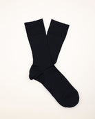 Socken in navy gerippt liegend