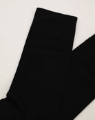 Socken in schwarz glatt Nahaufnahme