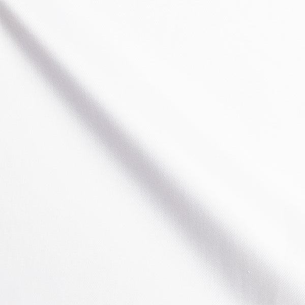 Detailaufnahme Stoff weißes Maßhemd, feine Twill-Weave Struktur, Premium-Baumwolle