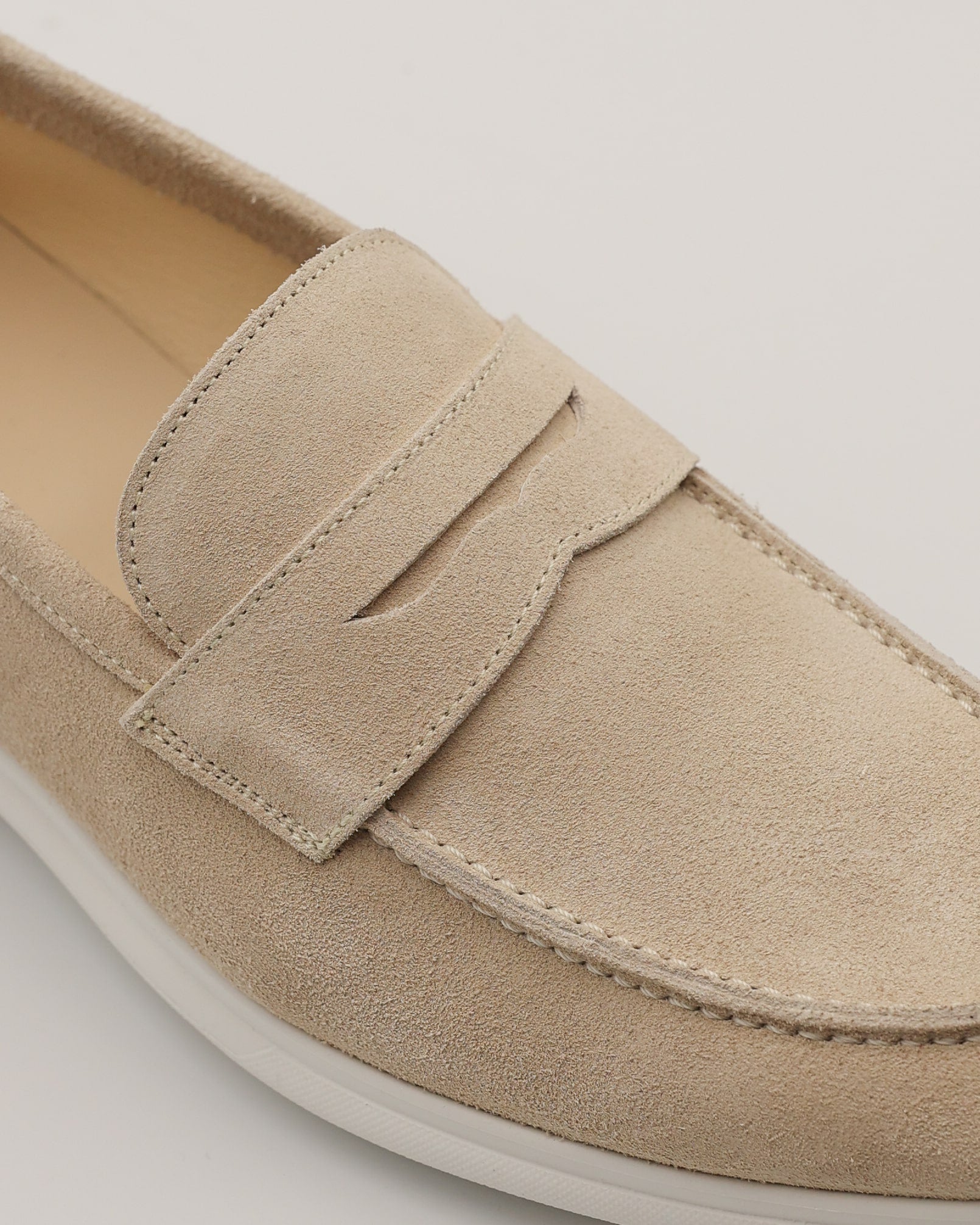 Yacht Loafer sand close up Maske