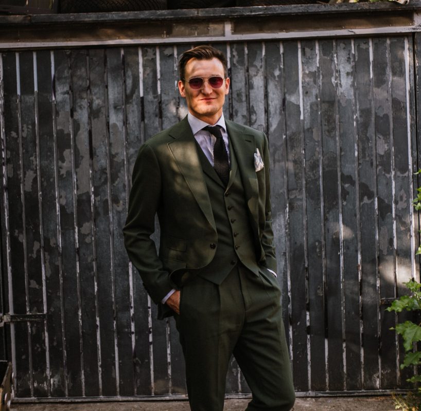 grüner maßanzug vom maßschneider