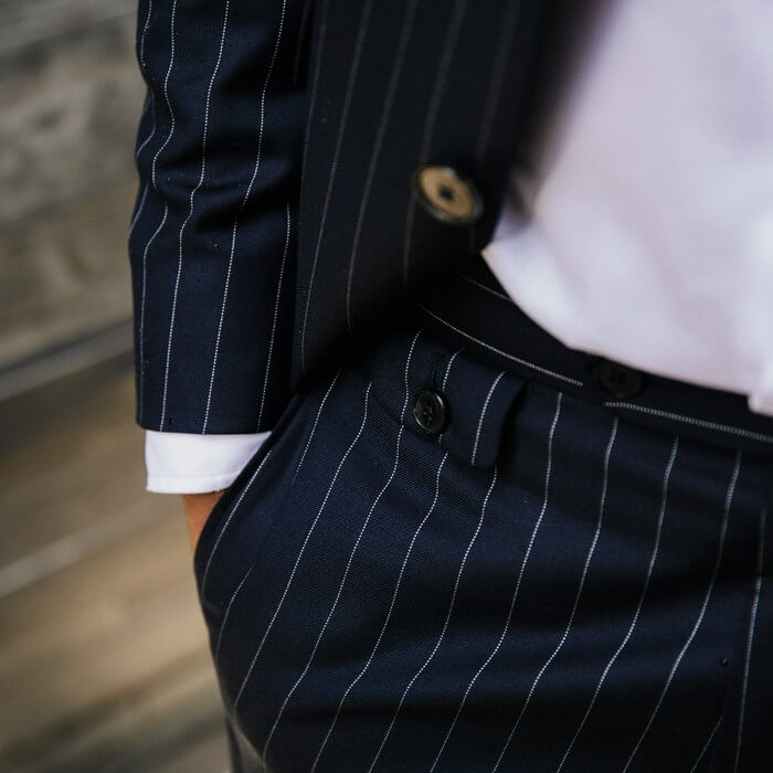 hosendetail blau-gestreifter Anzug business